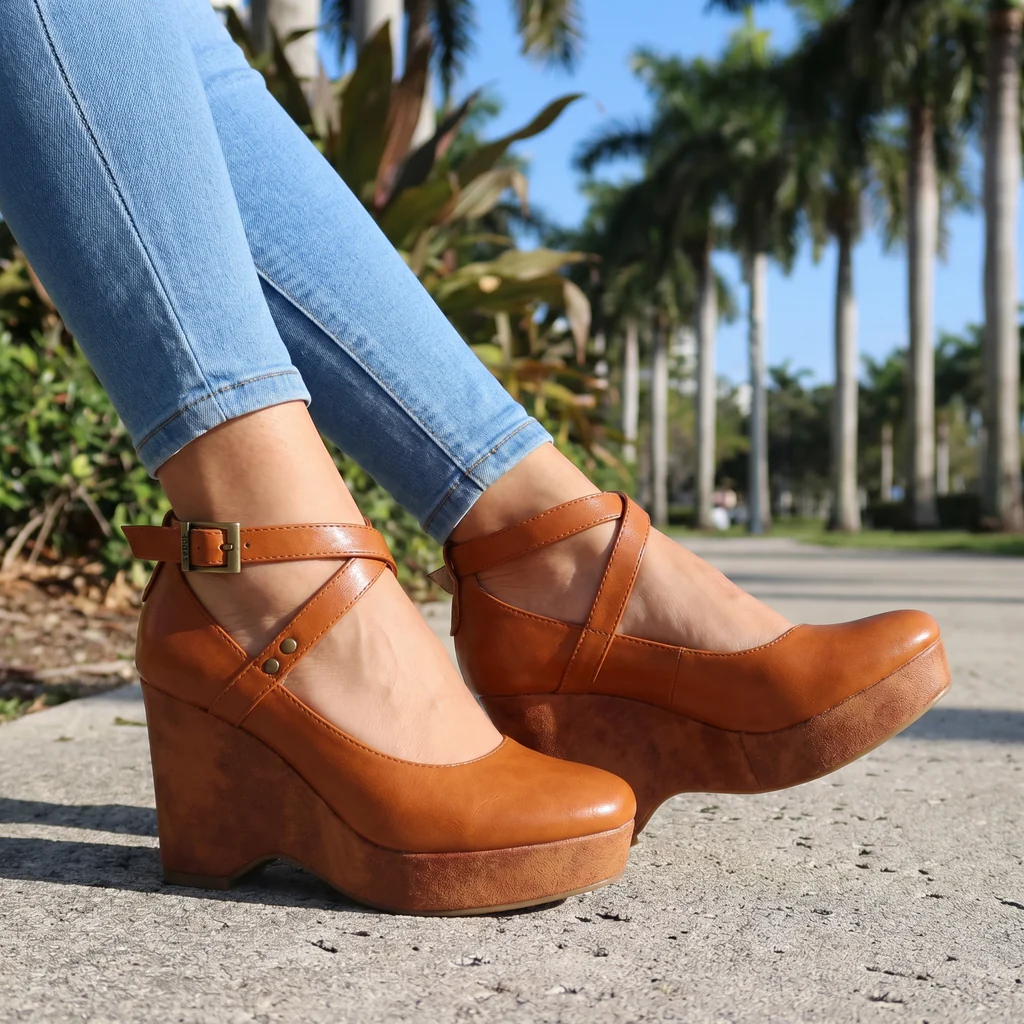 DINAH LESTER | CROSS-STRAP PLATFORM WEDGE